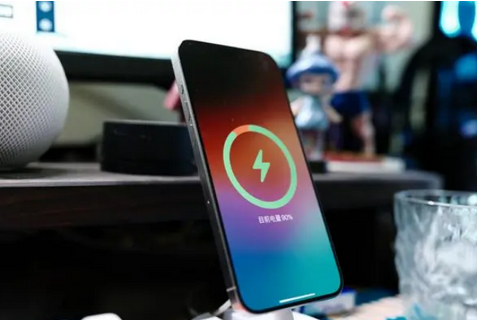 叙永苹果15换屏服务分享用什么充电器给iPhone15充电更好 